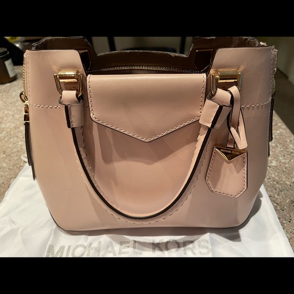 Michael Kors purse and matching wallet in pale pink - Picture 2 of 9